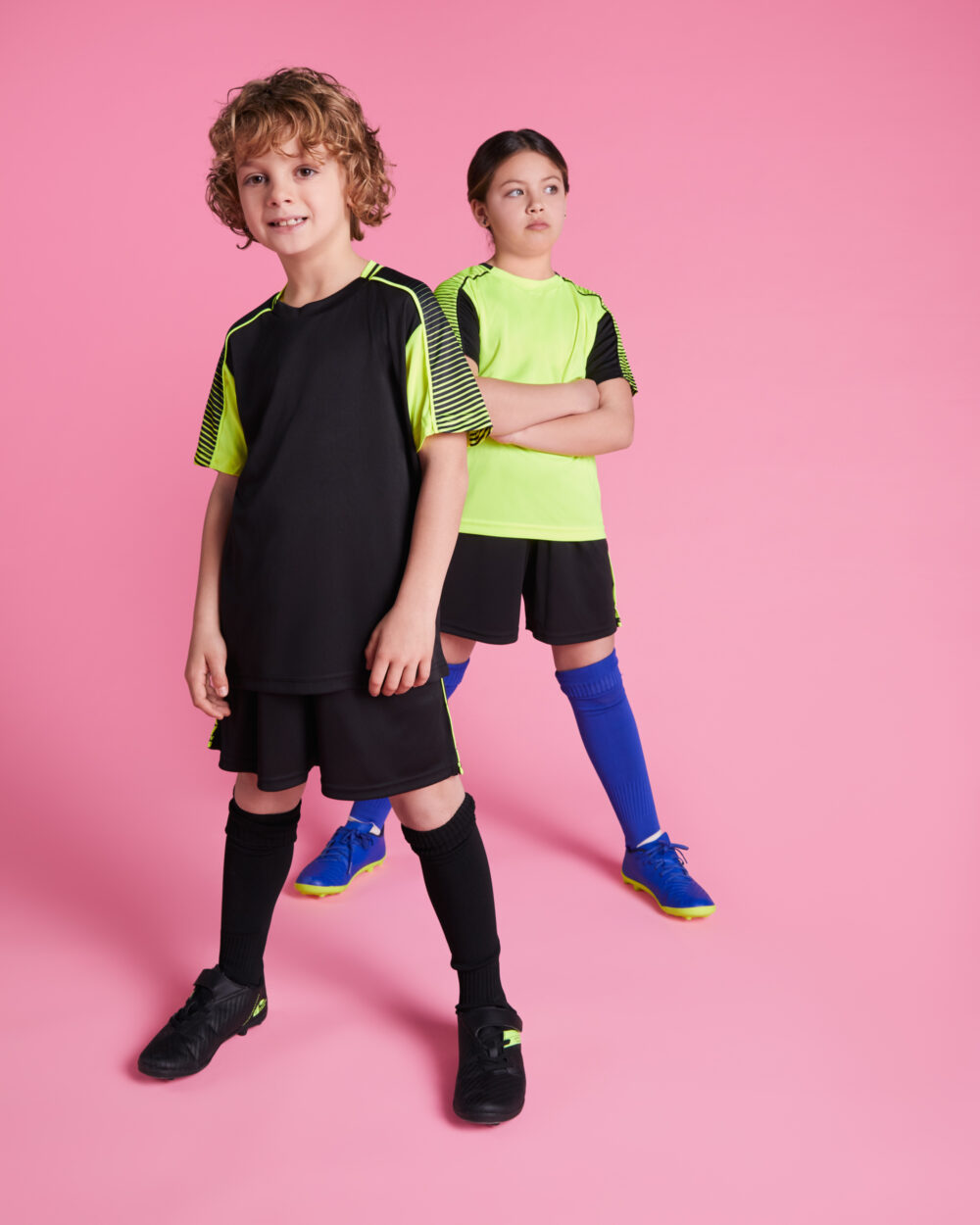 Conjunto deportivo unisex compuesto de 2 camisetas + 1 pantalón - 0525_22102_1_2