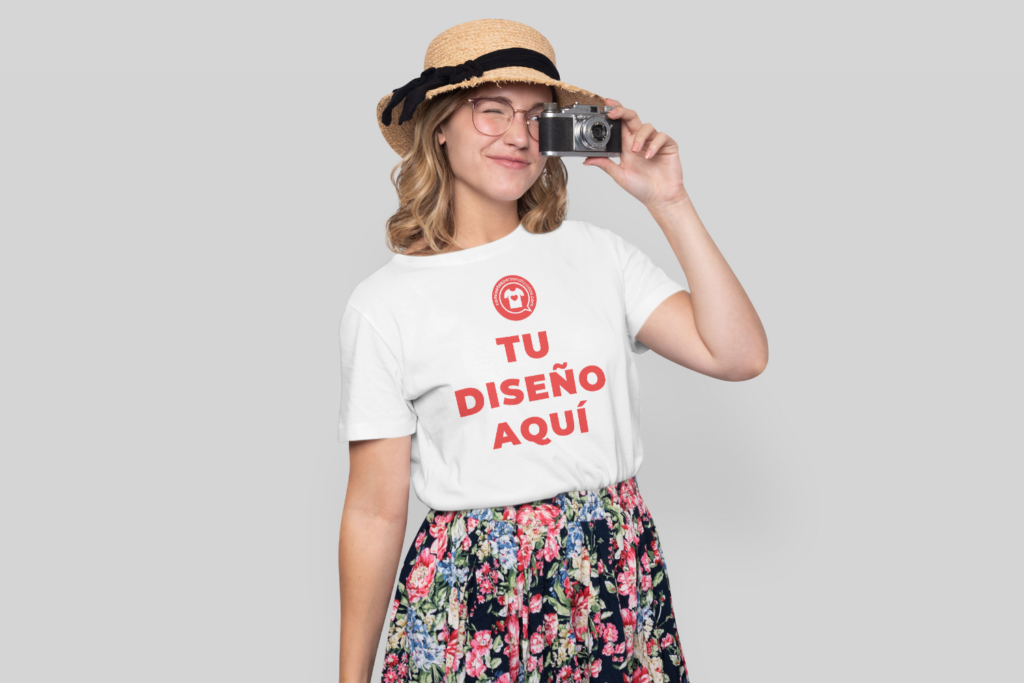 Camisetas personalizadas en Pontevedra - young-woman-vintage-camera-photo-session