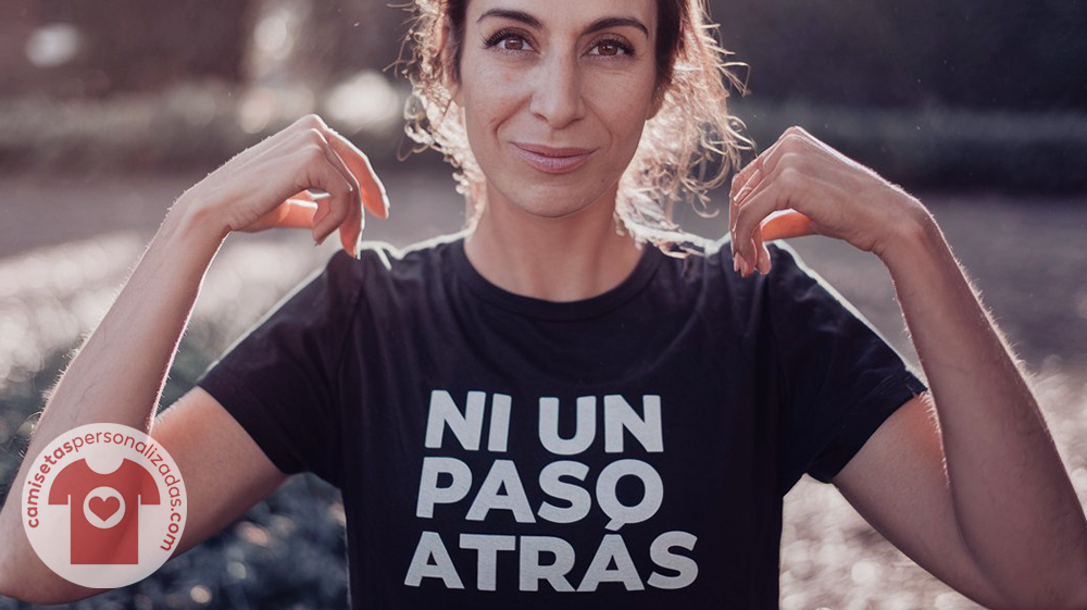 Tendencias en Camisetas Personalizadas para el Día de la Mujer 2025 - Camiseta feminista con logo