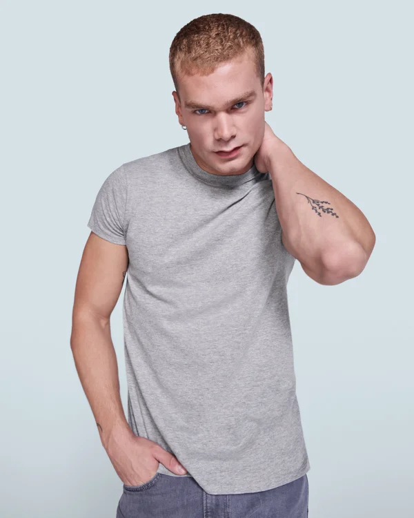 camiseta-de-manga-corta-tubular-cuello-redondo-en-canale