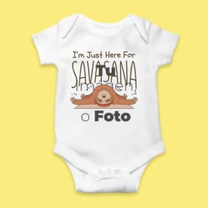 camiseta sólo estoy aquí para savasana - custom-baby-body-450x450