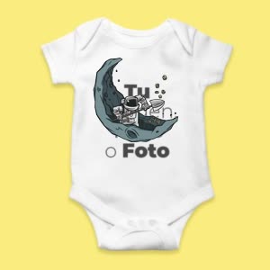 Camiseta Astronauta escabando la Luna - custom-baby-body-450x450