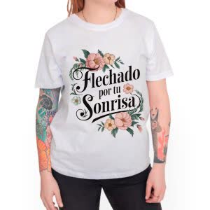 Camiseta Flechado por su Sonrisa - Camiseta blanca con logo