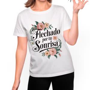 Camiseta Flechado por su Sonrisa - Camiseta blanca con logo